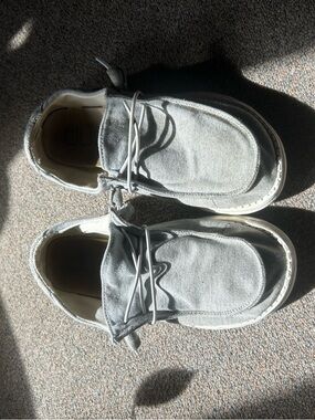 Hey dudes size 8